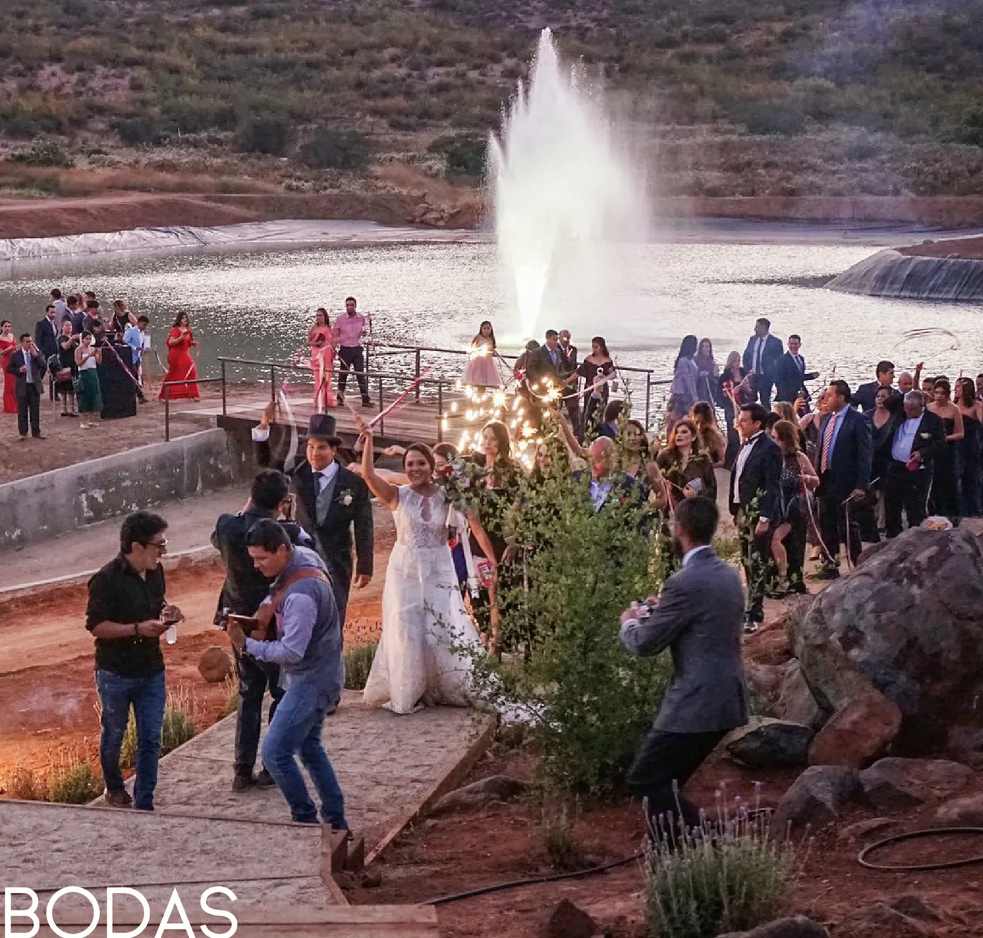 Celebración junto al lago en Decantos Vinícola